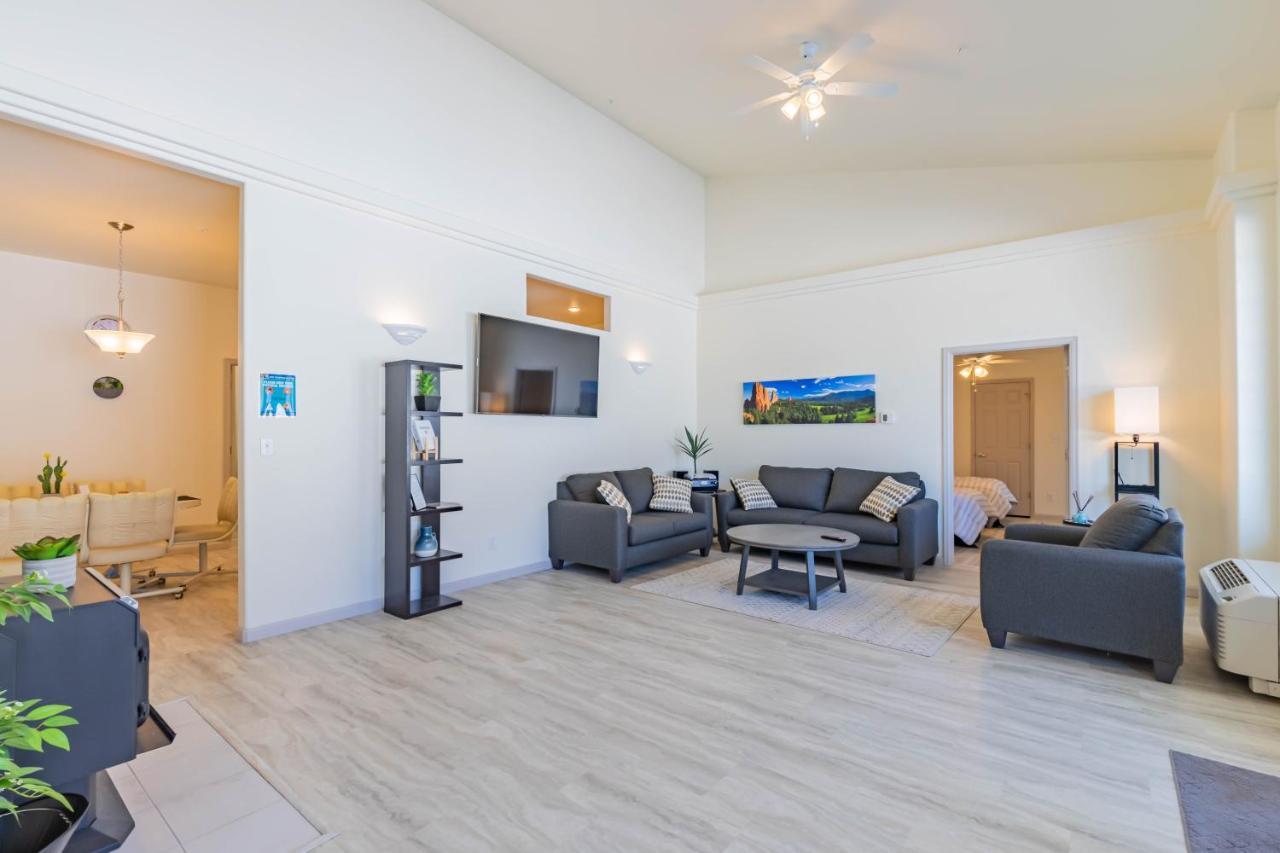 The Molina Center Villa Mesa Exterior photo